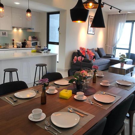 Teega Residence @ Cosy Seafront Living Нусаджая Екстериор снимка