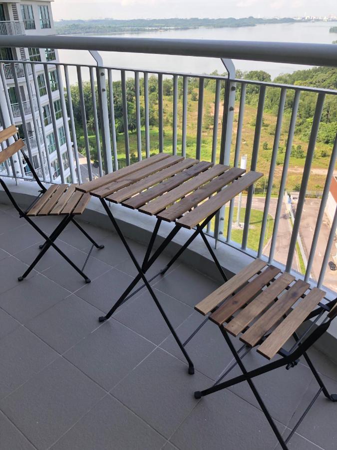 Teega Residence @ Cosy Seafront Living Нусаджая Екстериор снимка