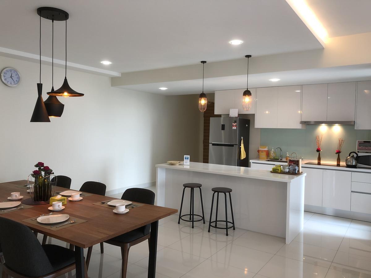 Teega Residence @ Cosy Seafront Living Нусаджая Екстериор снимка