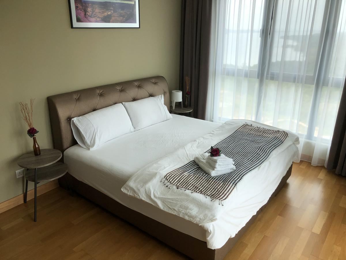 Teega Residence @ Cosy Seafront Living Нусаджая Екстериор снимка